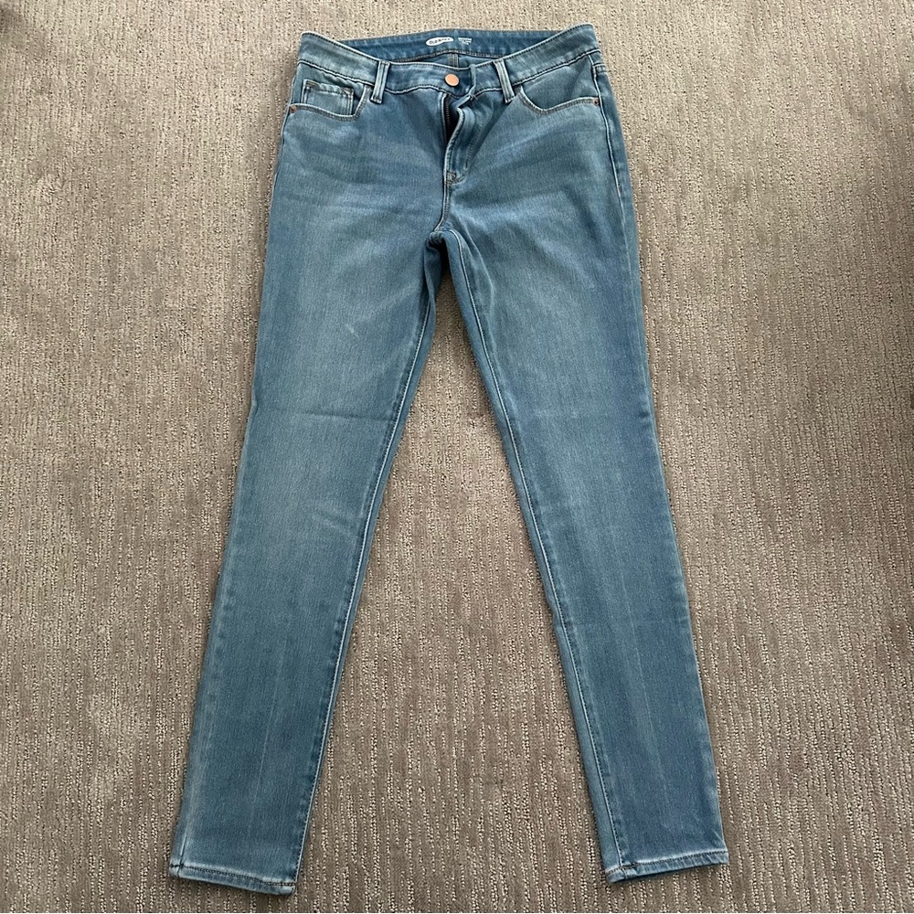 Old Navy 24/7 Super Skinny Rockstar Jeans. Size 8.